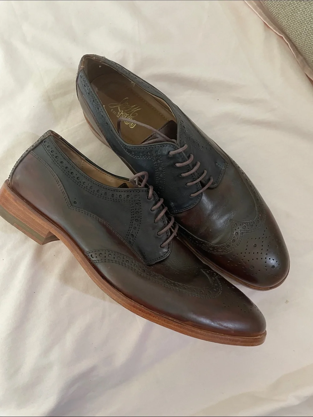 Johnson and Murphy Classic Two-Tone Wingtip Oxfords in Browns Sz 11.5M